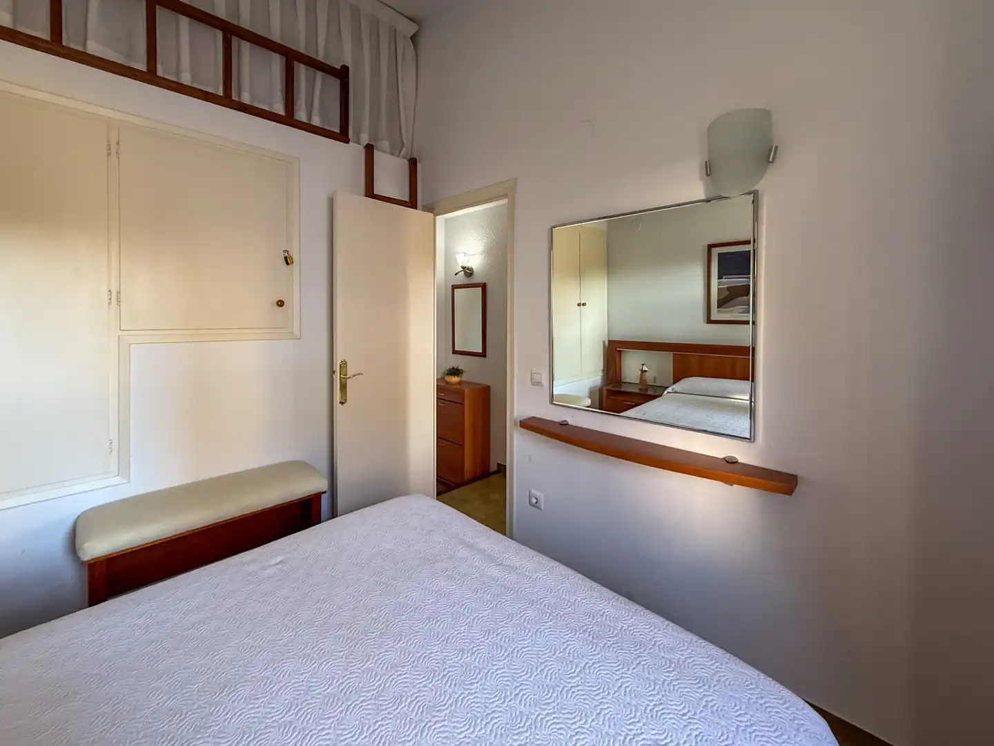Schlafzimmer von Einfamilien-Reihenhaus zum Verkauf in Sant Feliu de Guíxols mit Klimaanlage, Heizung und Privatgarten