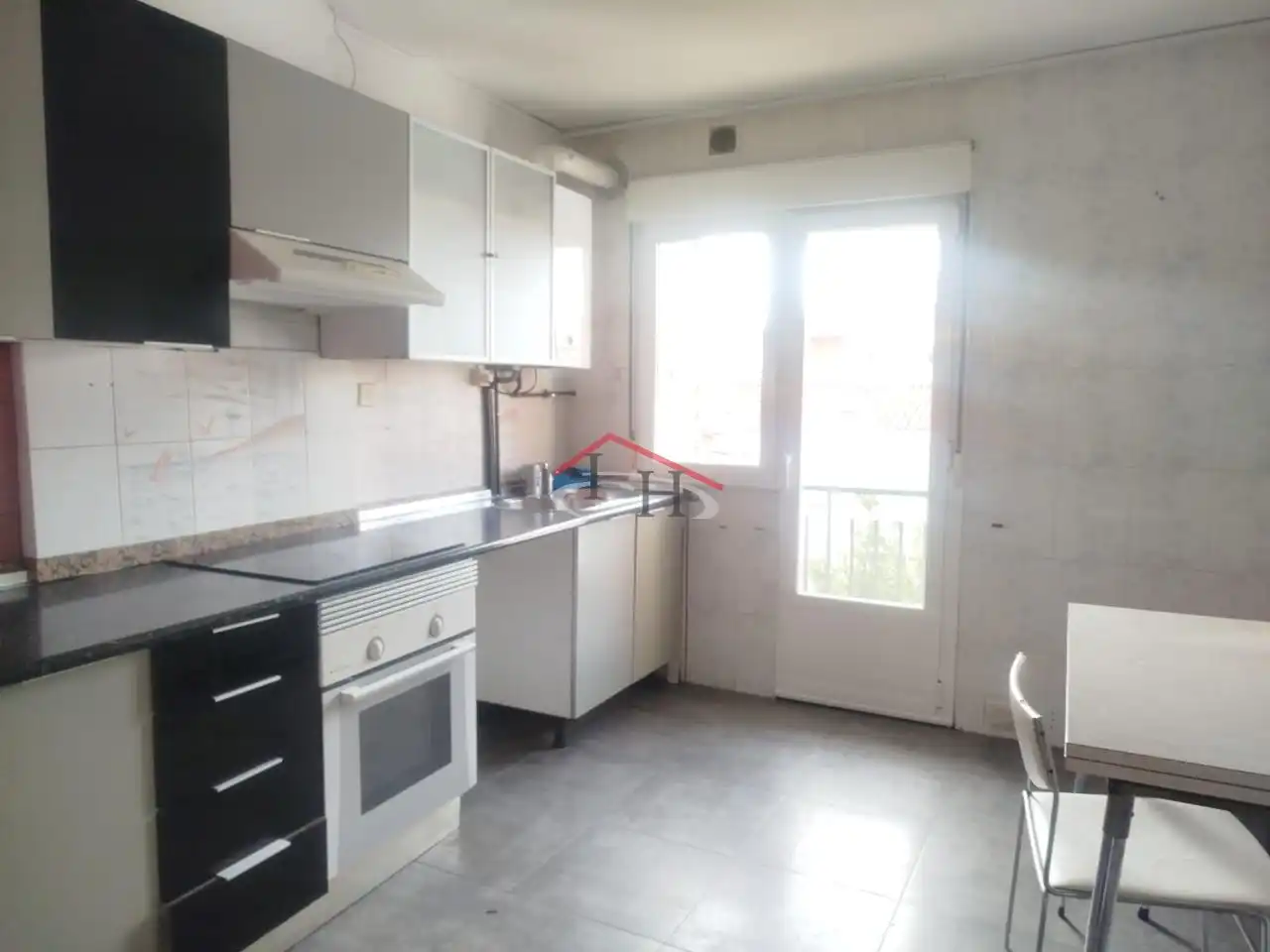 Cocina de Piso en venta en León Capital  con Calefacción, Terraza y Trastero