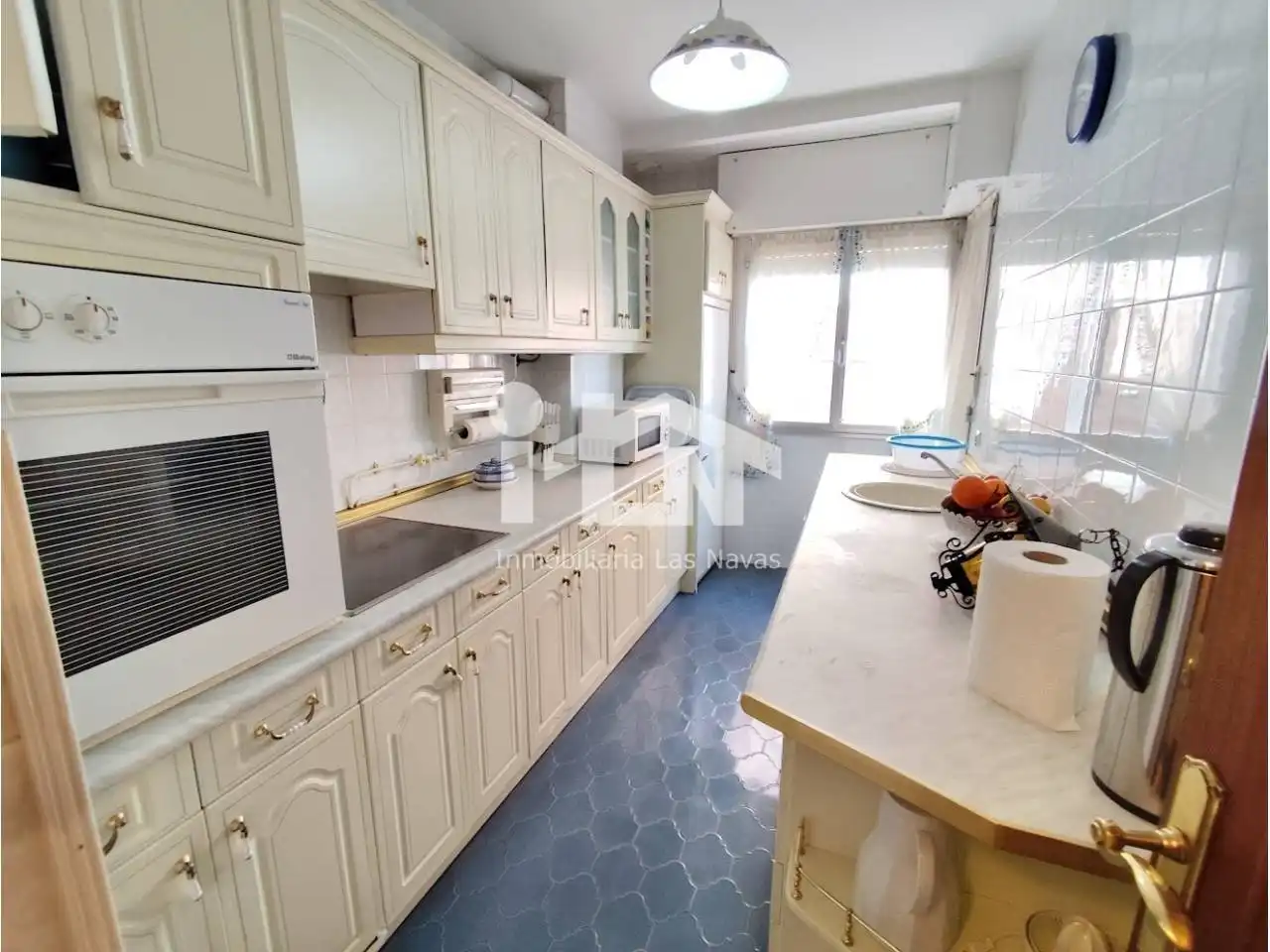 Cocina de Piso en venta en Las Navas del Marqués  con Calefacción, Terraza y Balcón