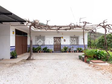 Casa rústica amb jardí en venda a Cútar