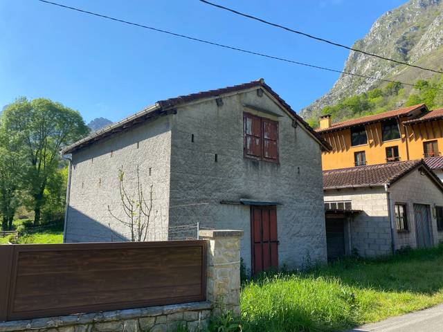 Casa-chalet en Venta en Sellaño en Ponga