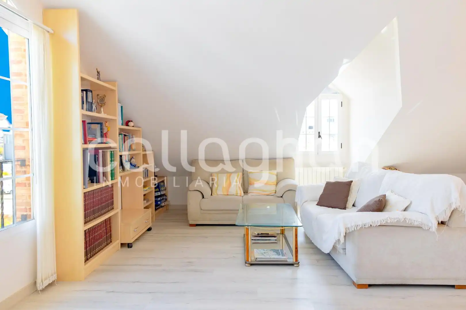 Sala d'estar de Casa o xalet en venda en Sagunto / Sagunt amb Calefacció, Jardí privat i Terrassa