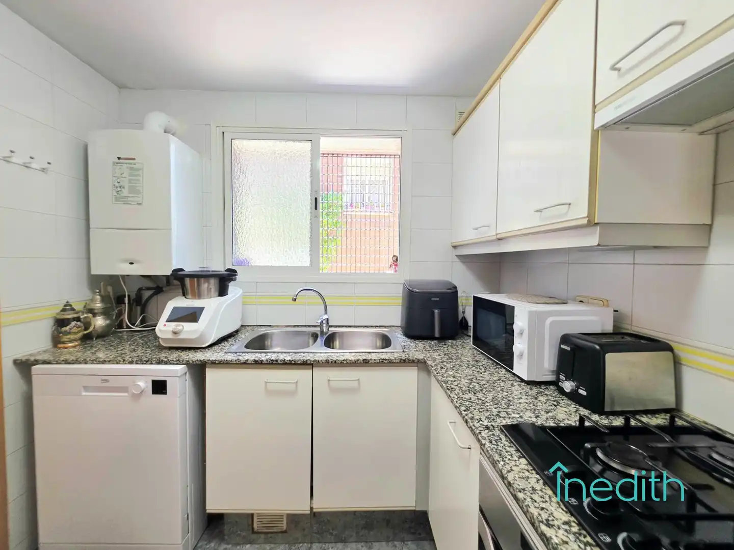 Cuina de Casa o xalet en venda en Barcelona amb Aire condicionat, Calefacció i Terrassa