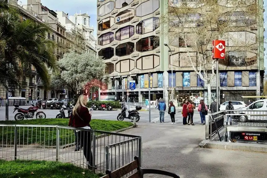 Vista exterior de Ático en venta en Barcelona con Parquet, Terraza y Balcón