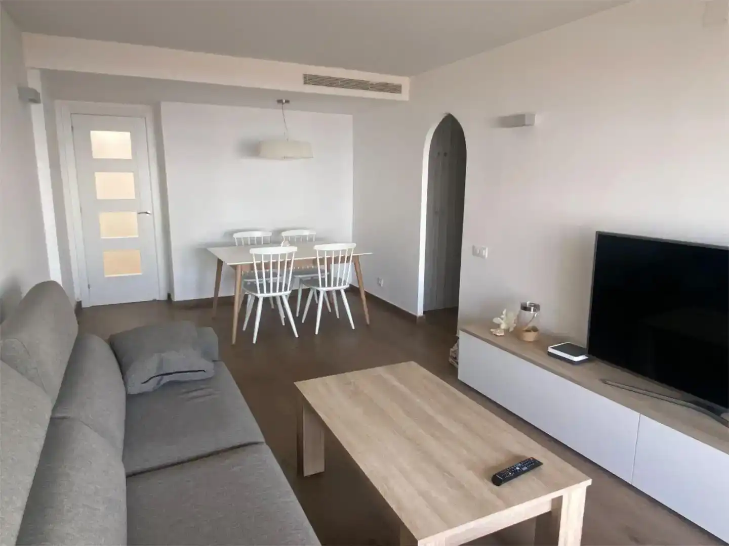 Wohnzimmer von Wohnung zum Verkauf in Calafell mit Klimaanlage, Schwimmbad und Balkon