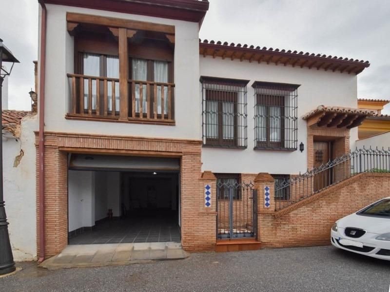 Vista exterior de Casa o xalet en venda en Jérez del Marquesado amb Jardí privat i Traster
