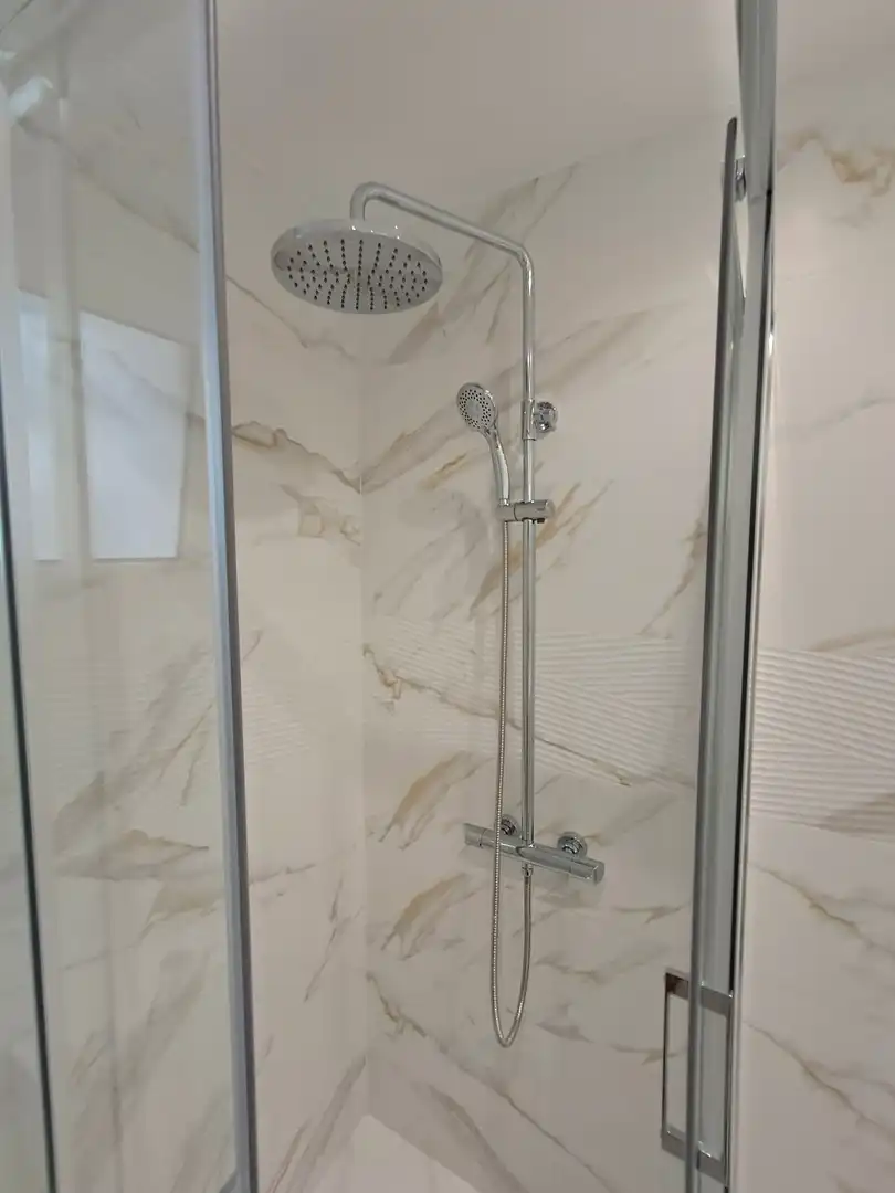 Baño de Apartamento en venta en Benalmádena con Aire acondicionado, Calefacción y Jardín privado