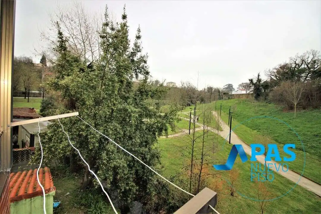 Piso en venta en Torrelavega  con Terraza y Balcón