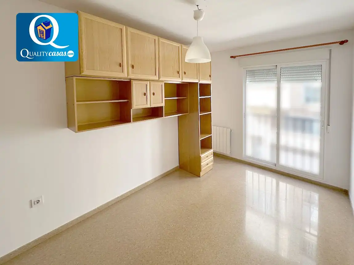 Piso en venta en Alicante / Alacant con Terraza y Trastero