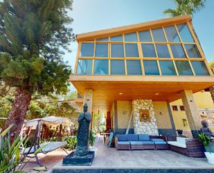 Vista exterior de Casa o xalet en venda en Elche / Elx amb Aire condicionat, Jardí privat i Traster