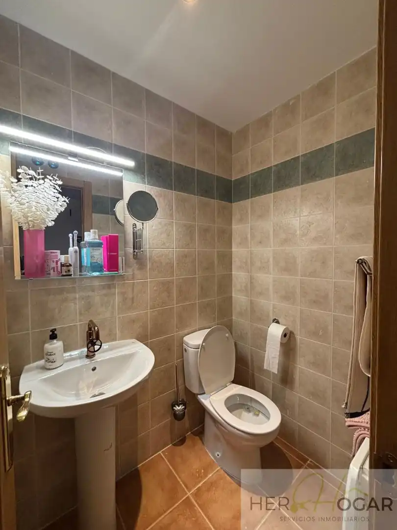 Bathroom of Flat for sale in Navahermosa  with Heating and Terrace