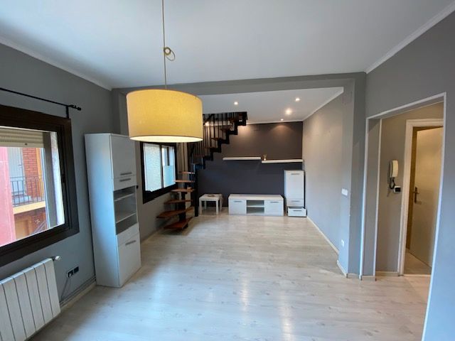Sala d'estar de Àtic en venda en Montcada i Reixac amb Aire condicionat, Calefacció i Parquet