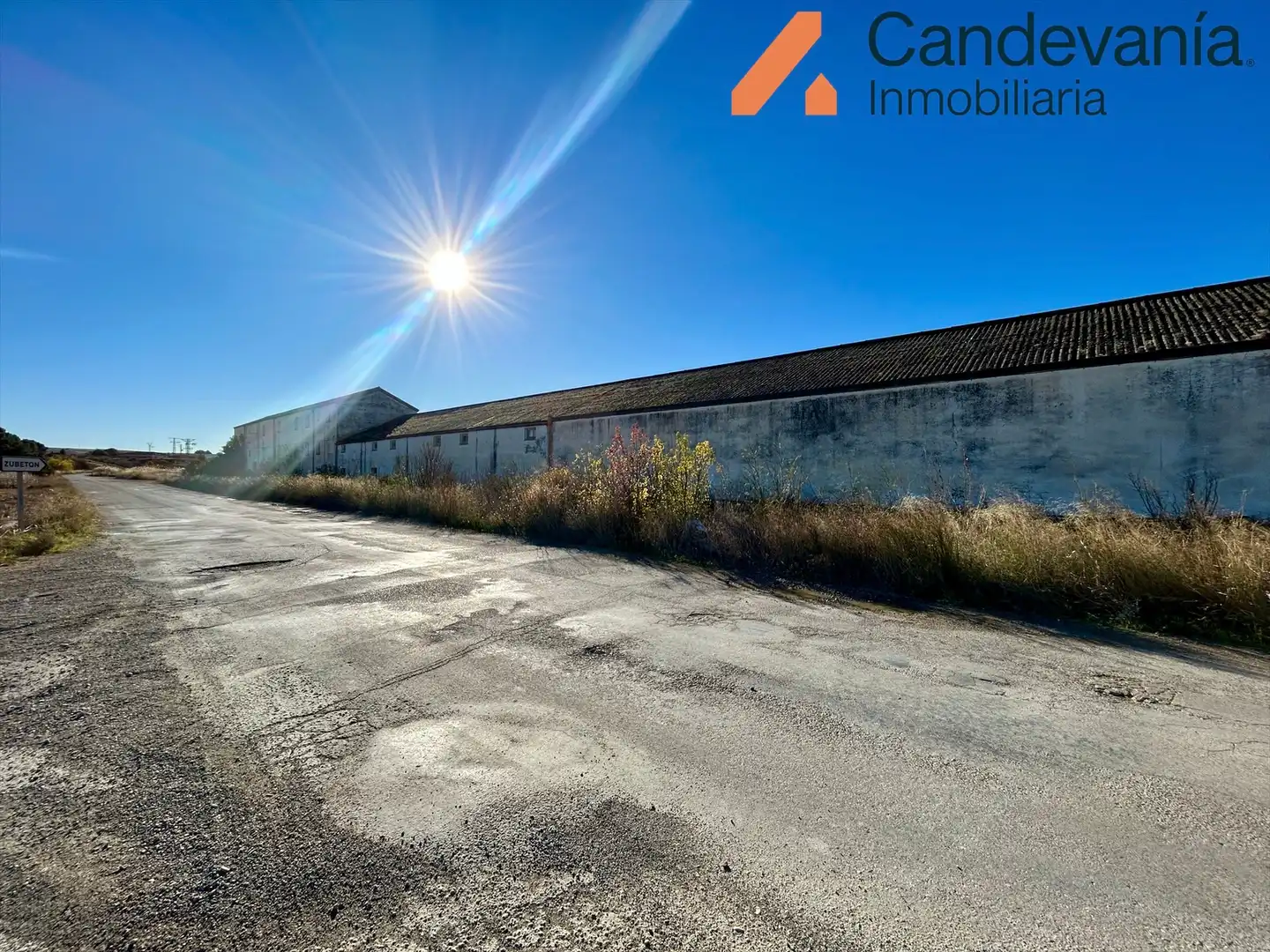 Vista exterior de Nave industrial en venta en Zuera