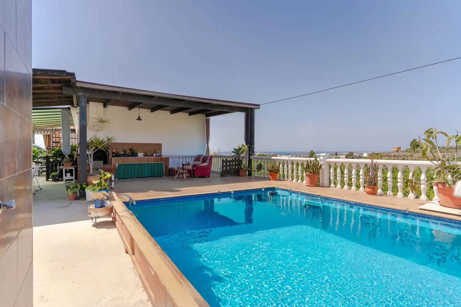 Maison rustique avec piscine à vendre à Motril  ciudad