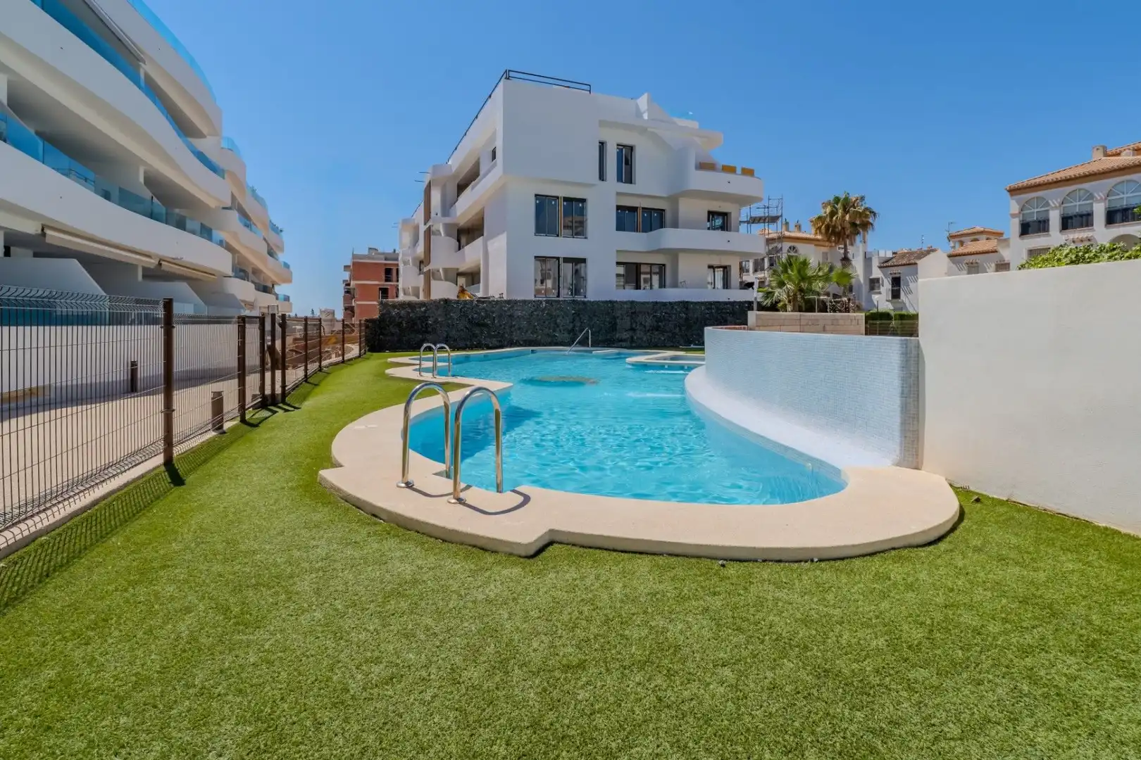 Piscina de Apartament en venda en Orihuela amb Aire condicionat, Calefacció i Terrassa