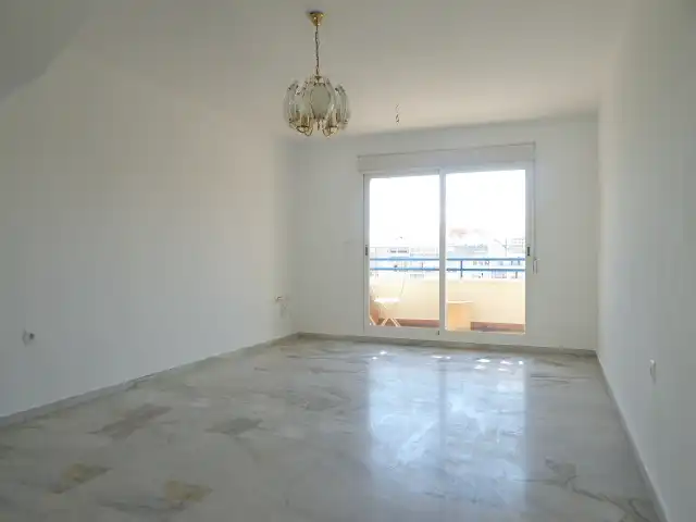 Sala de estar de Ático de alquiler en Marbella con Terraza, Horno y Lavadora