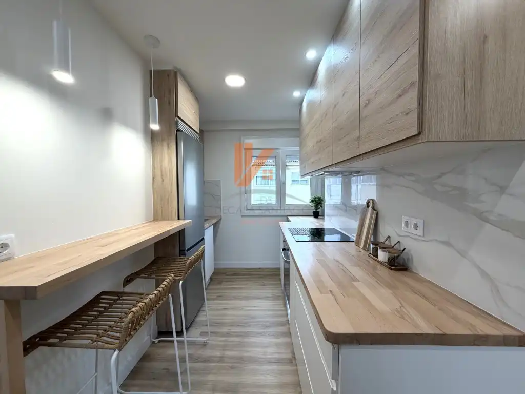 Cocina de Piso en venta en Santiago de Compostela  con Horno
