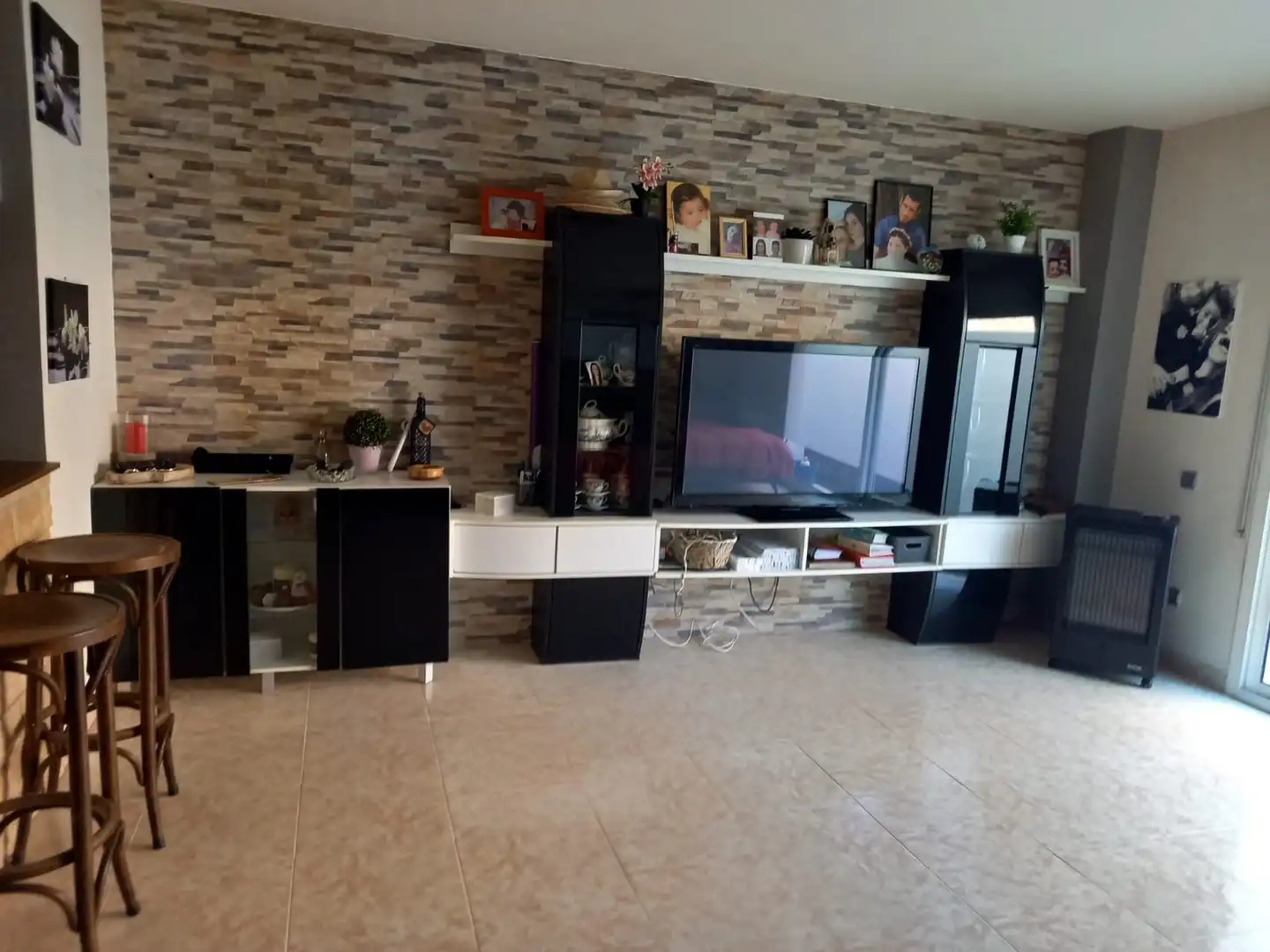 Sala de estar de Casa adosada en venta en Esparreguera con Aire acondicionado, Calefacción y Terraza