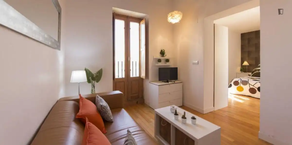 Study for rent in Puerta del Ángel