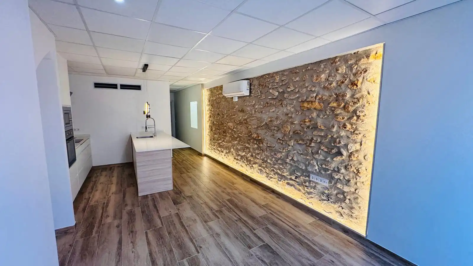 Ground floor for sale in Vinaròs  with Air Conditioner and Parquet flooring
