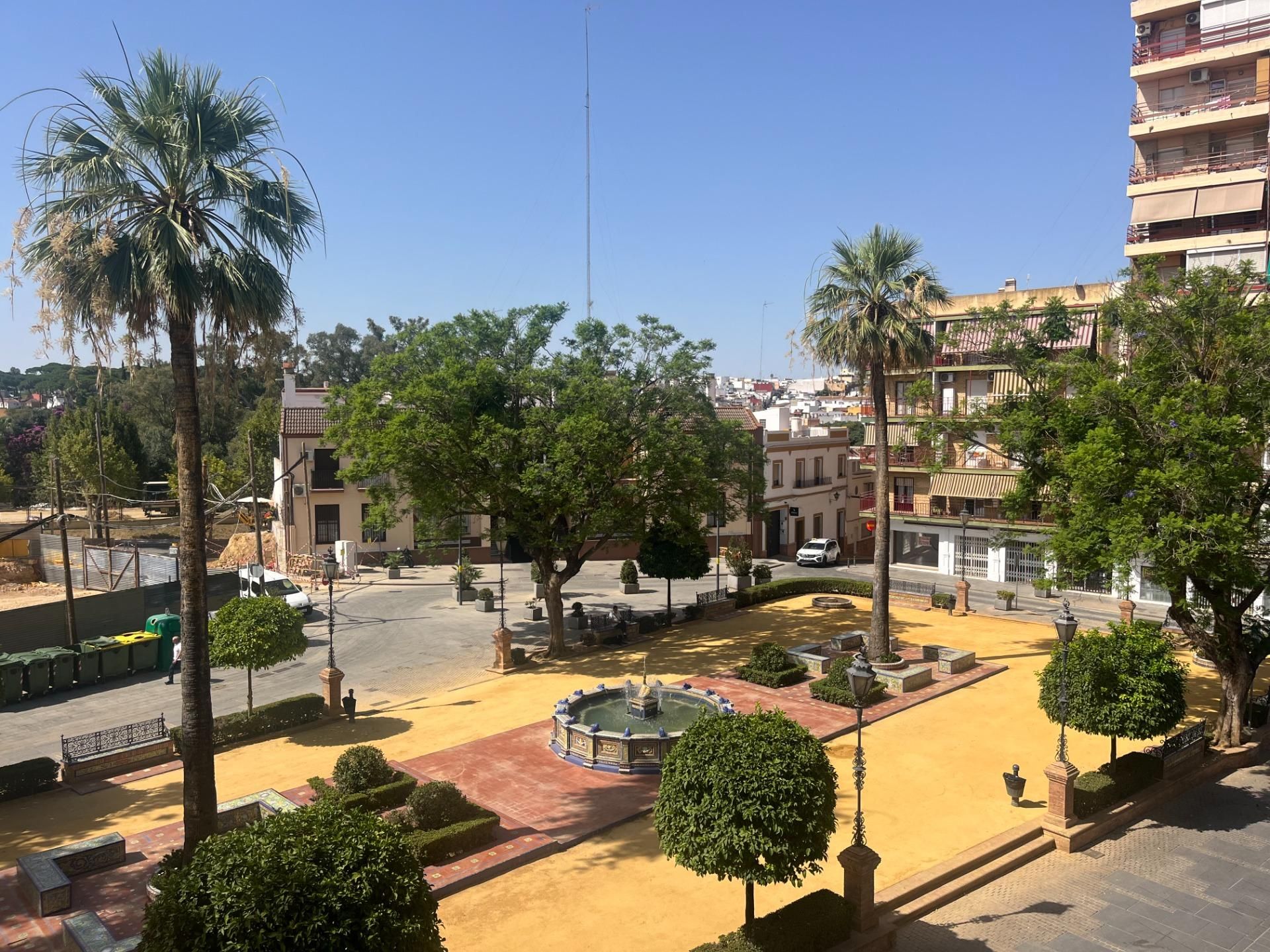 Vista exterior de Casa o xalet de lloguer en Alcalá de Guadaira amb Aire condicionat, Terrassa i Balcó