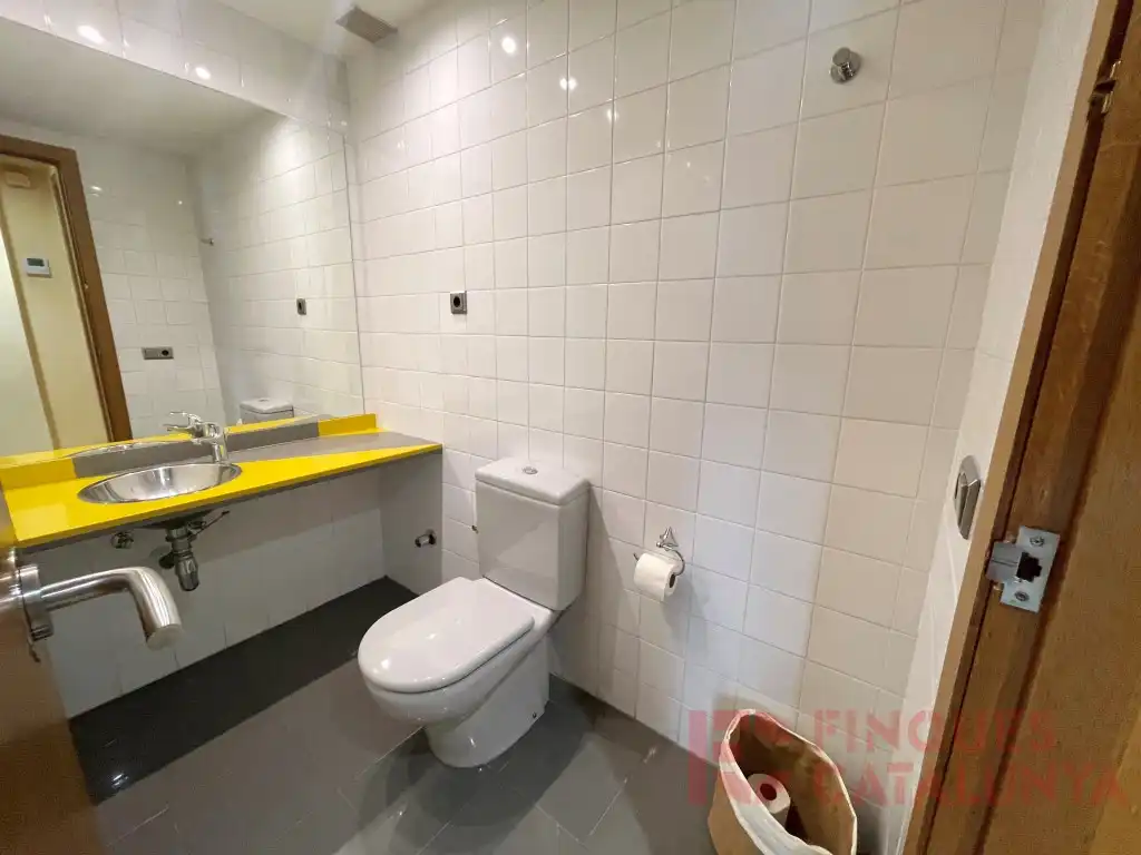 Bathroom of Flat for sale in Girona