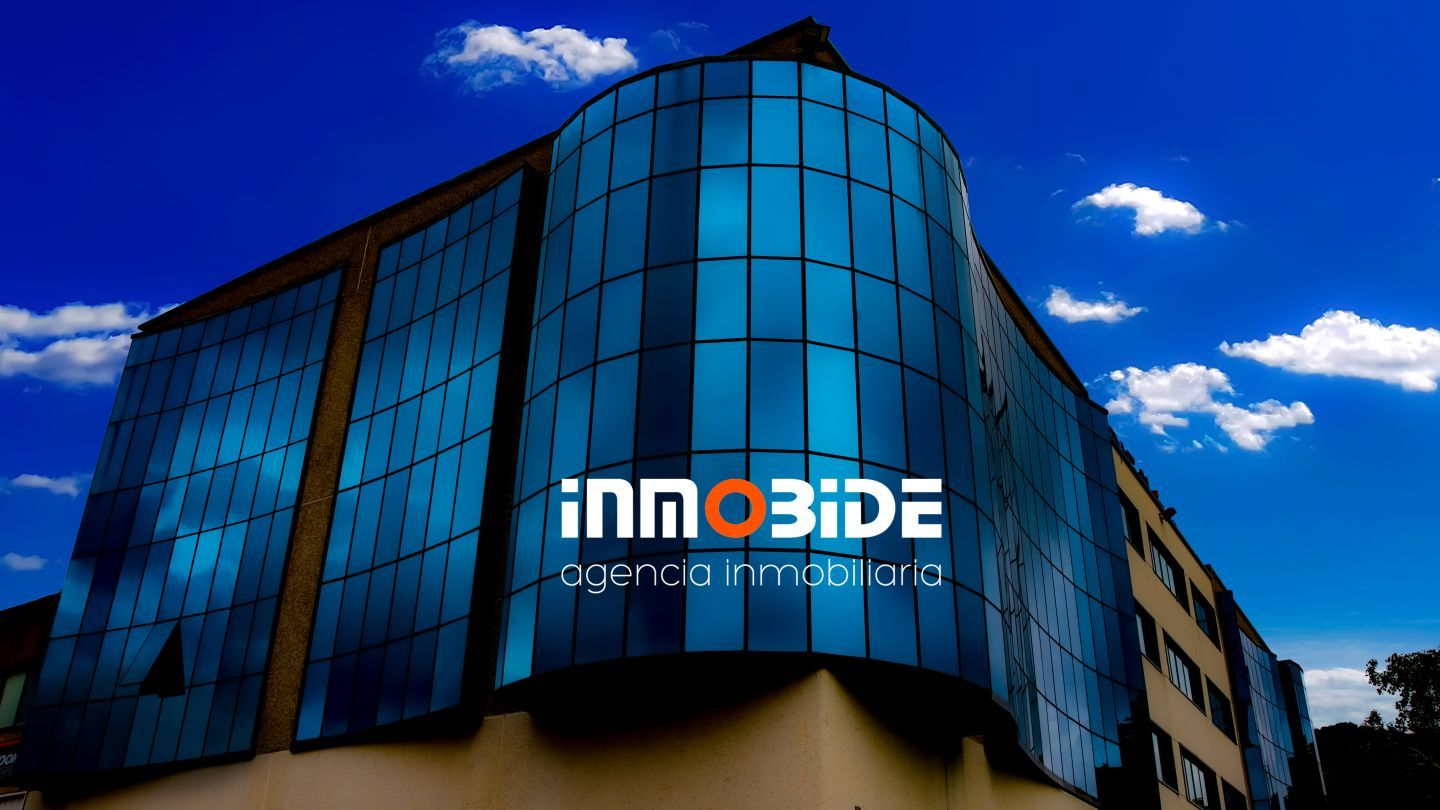 Vista exterior de Oficina en venda en Donostia - San Sebastián  amb Aire condicionat, Calefacció i Moblat