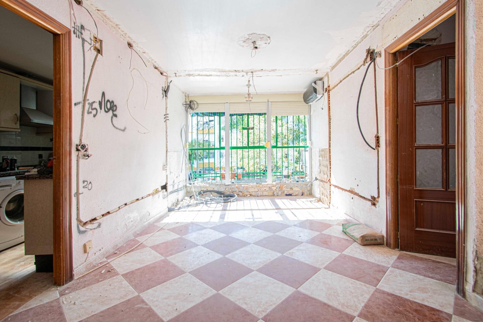 Flat for sale in  Sevilla Capital  with Air Conditioner and Storage room