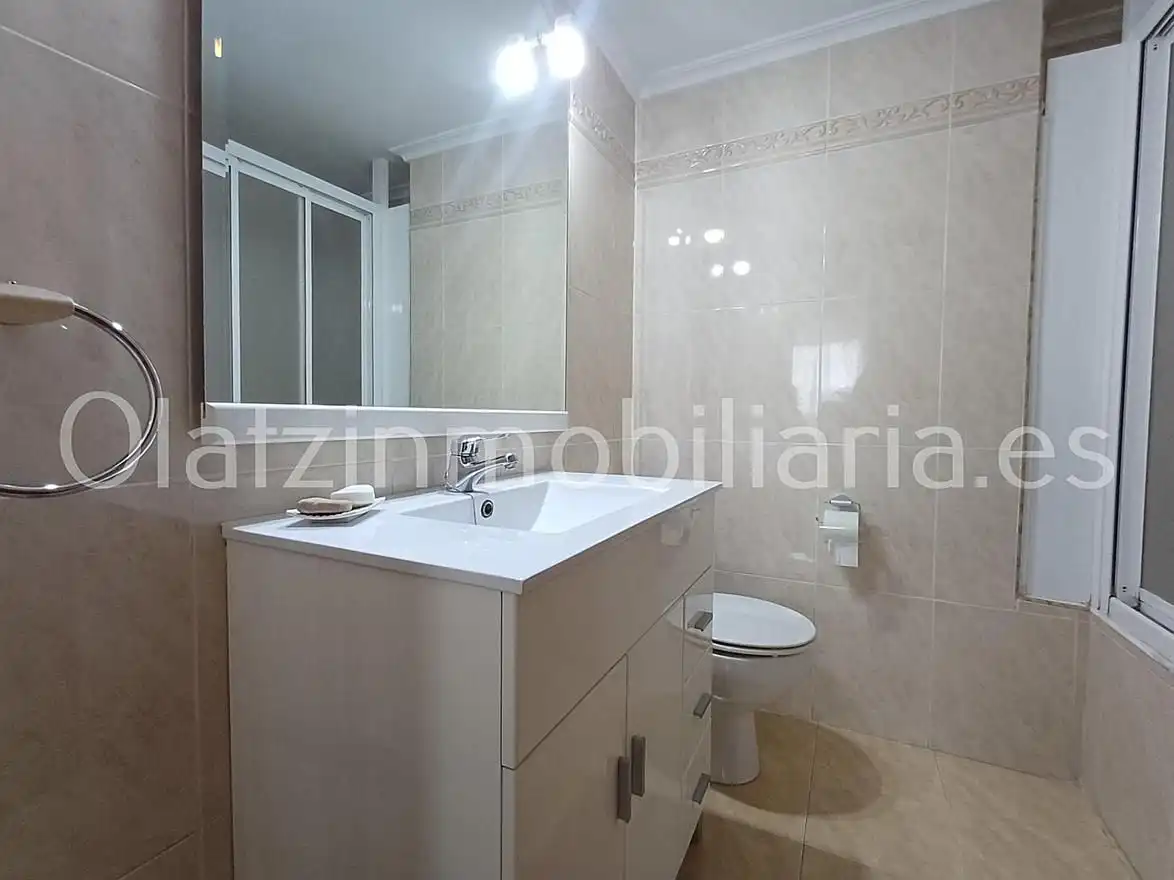 Bathroom of Flat for sale in Bilbao   with Heating, Terrace and Balcony