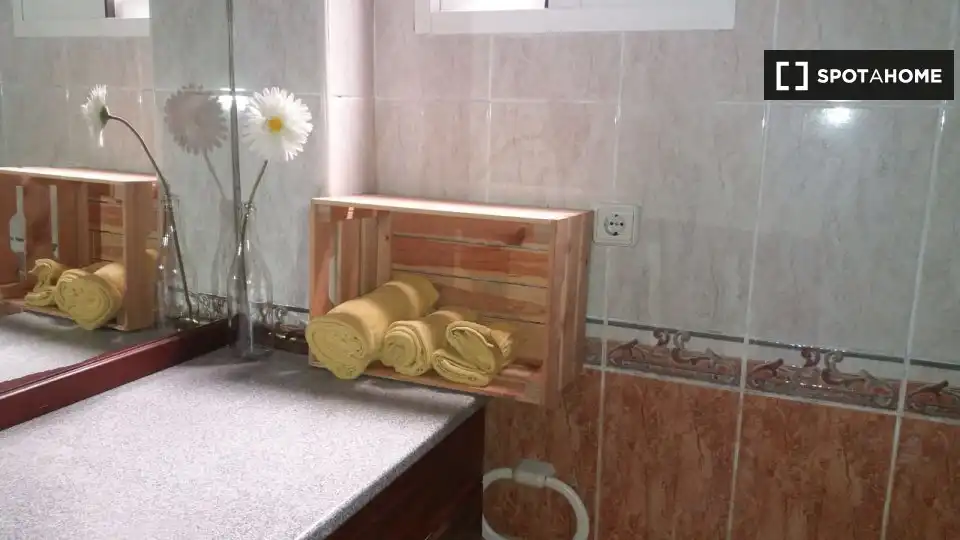 Bany de Pis de lloguer en Murcia amb Aire condicionat, Calefacció i Moblat