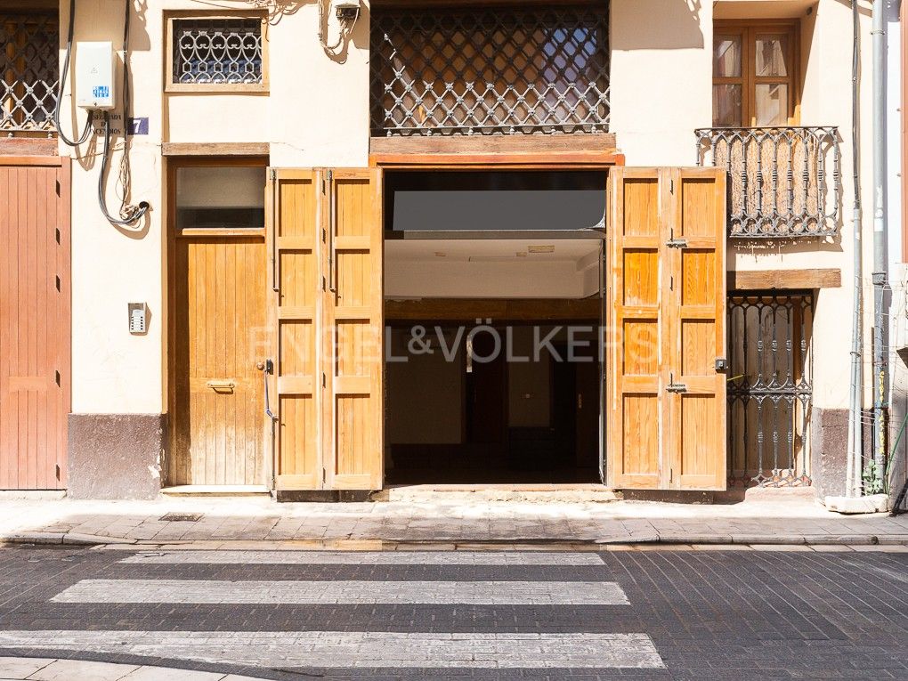Exterior view of Apartment for sale in  Valencia Capital  with Air Conditioner and Heating