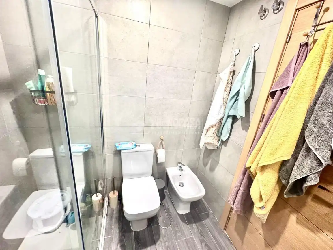 Bathroom of Flat for sale in Córdoba  with Air Conditioner, Heating and Terrace