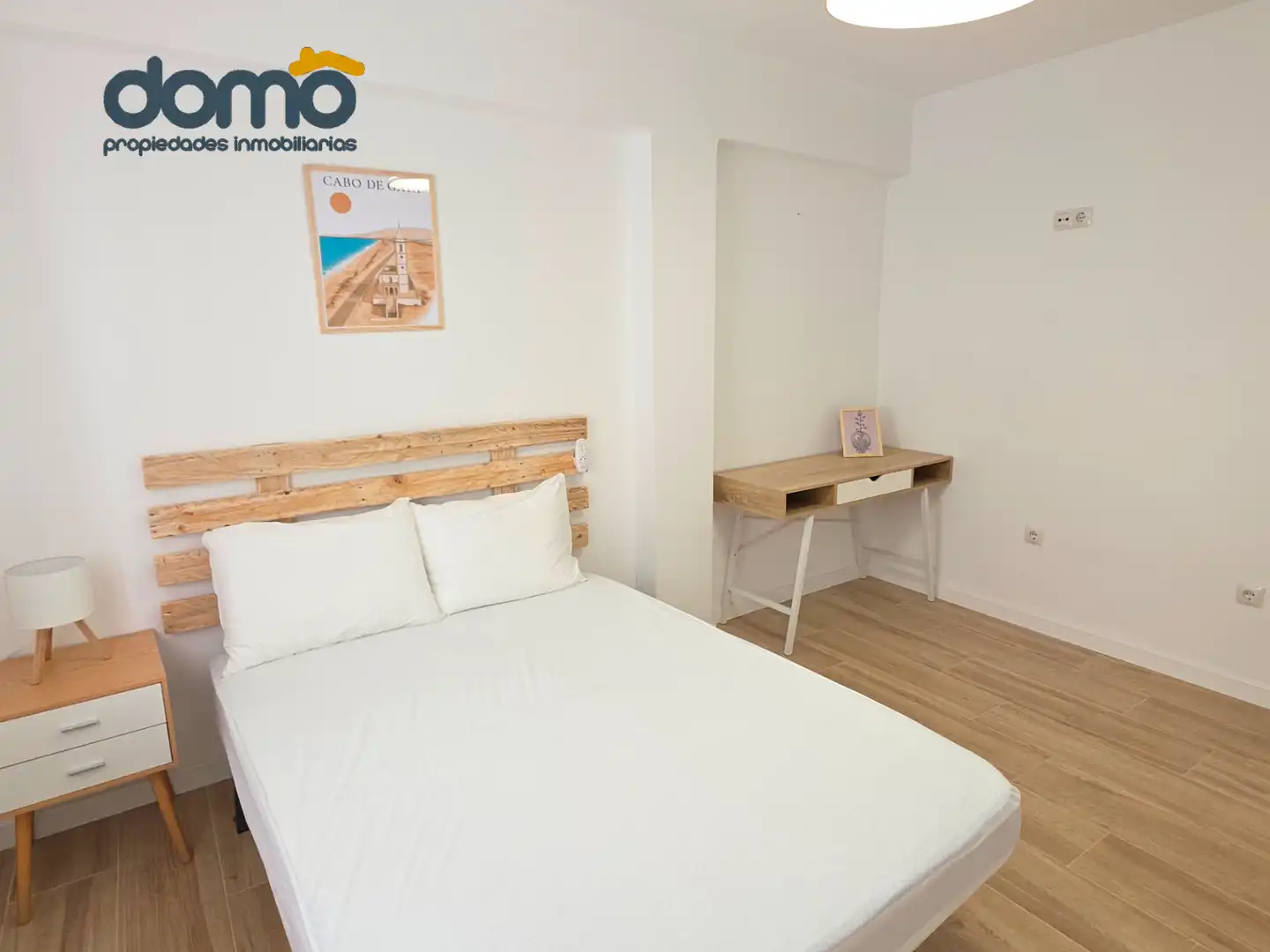 Dormitori de Pis per a compartir en Almería amb Aire condicionat, Moblat i Forn