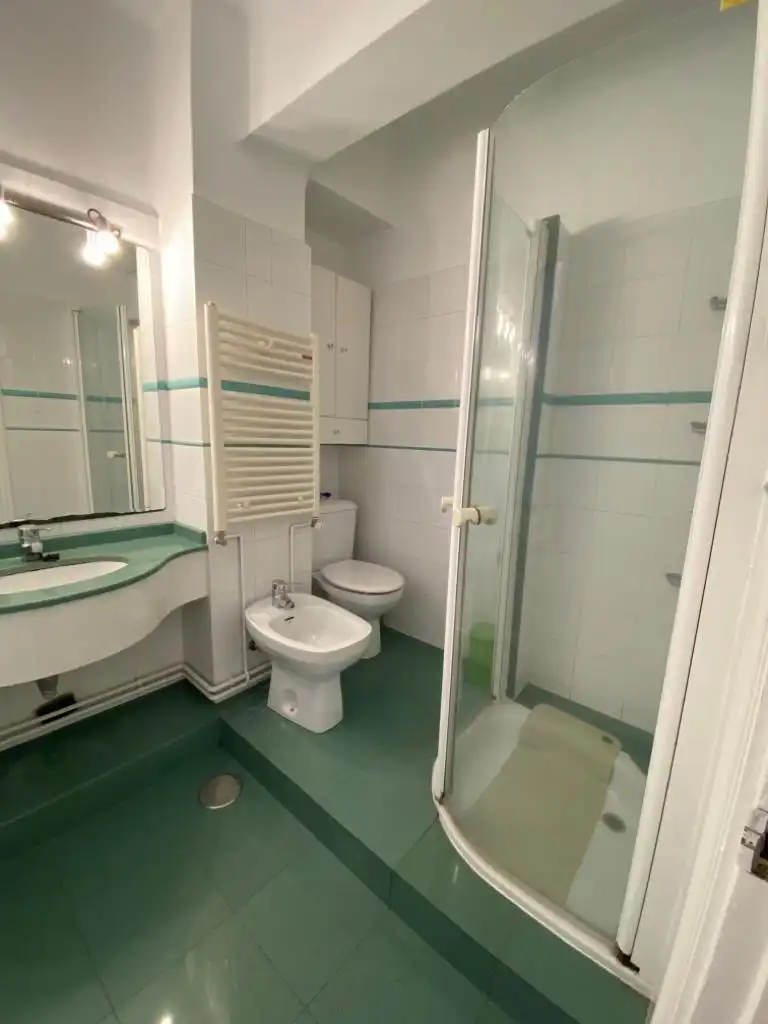 Bathroom of Flat for rent in Ferrol  with Heating, Parquet flooring and Furnished