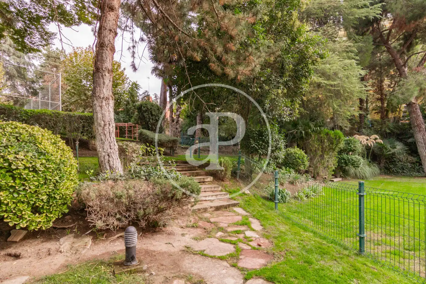 Jardín de Piso en venta en Madrid con Calefacción, Jardín privado y Terraza