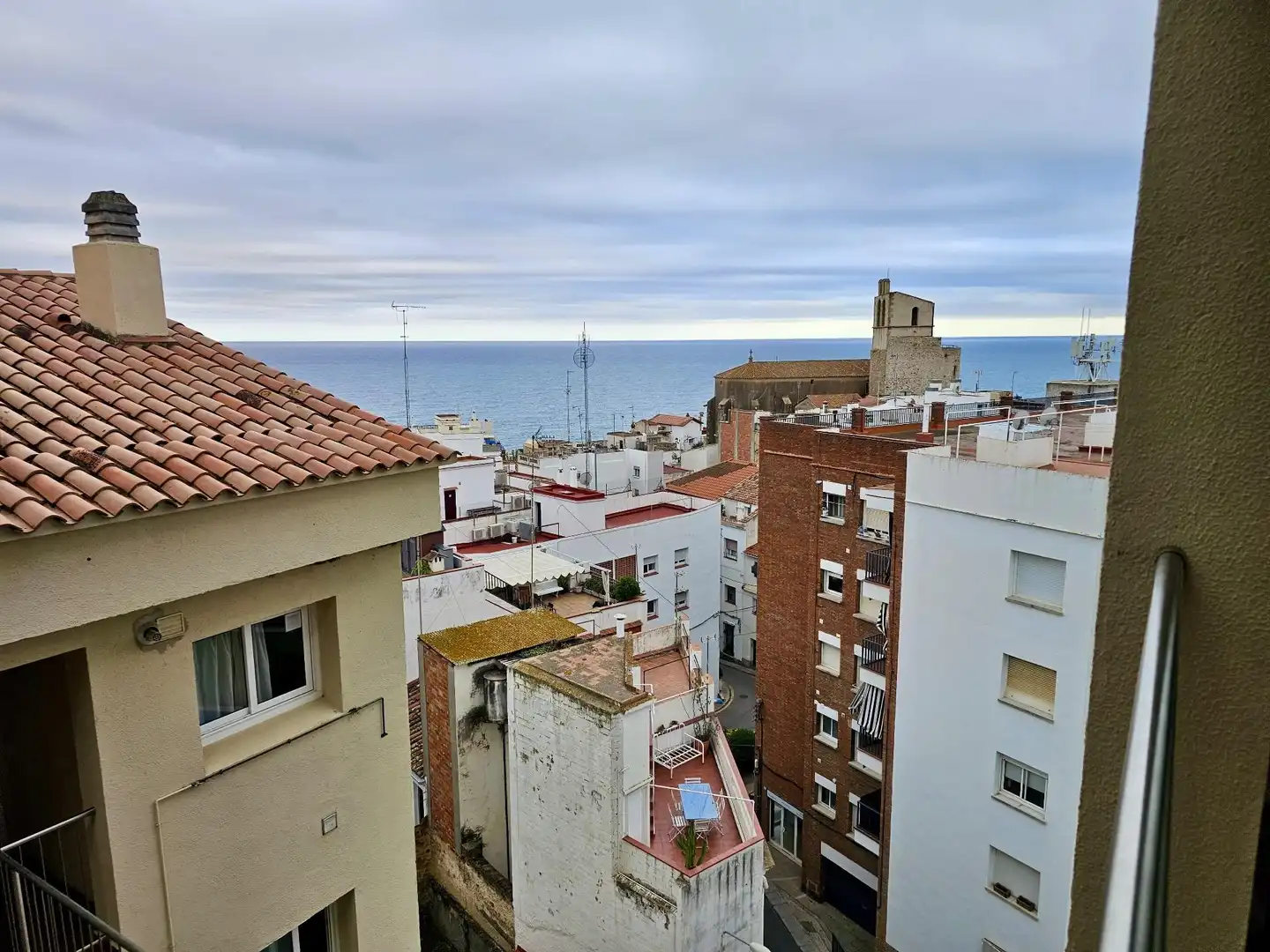 Vista exterior de Piso en venta en Sant Pol de Mar con Terraza, Balcón y Piscina comunitaria