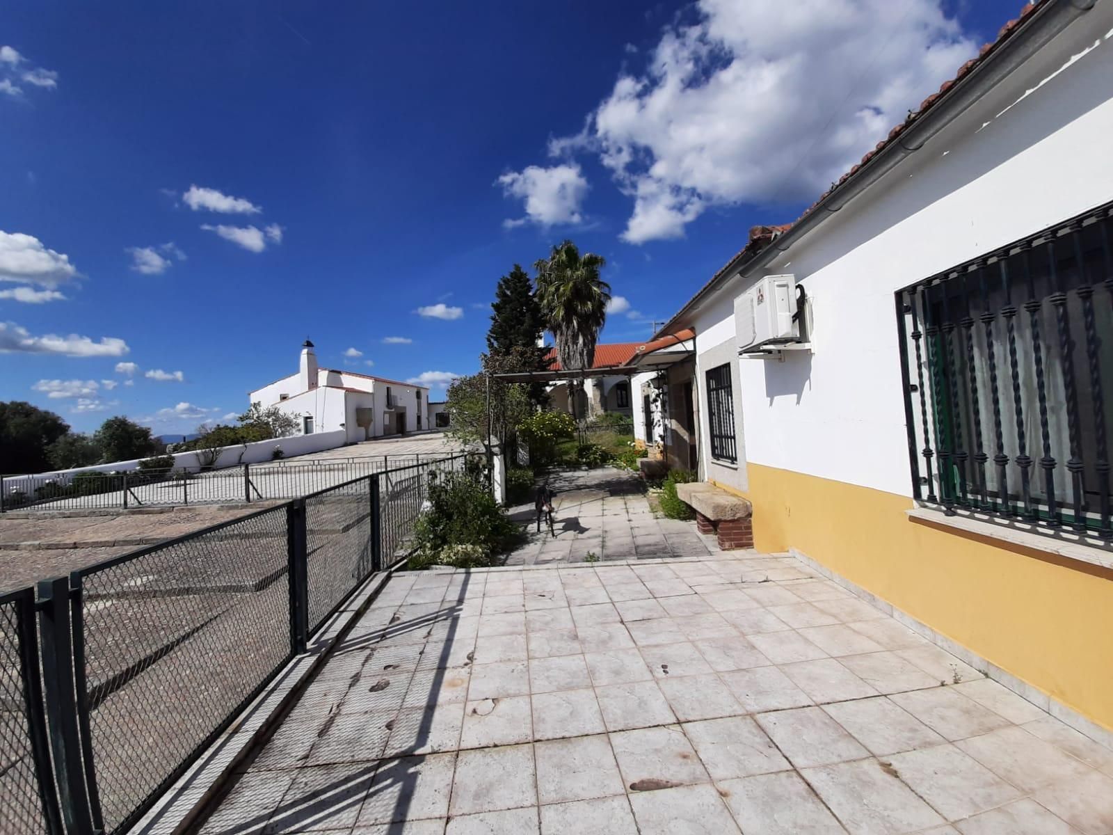 Exterior view of House or chalet for sale in Ceclavín  with Air Conditioner, Heating and Private garden