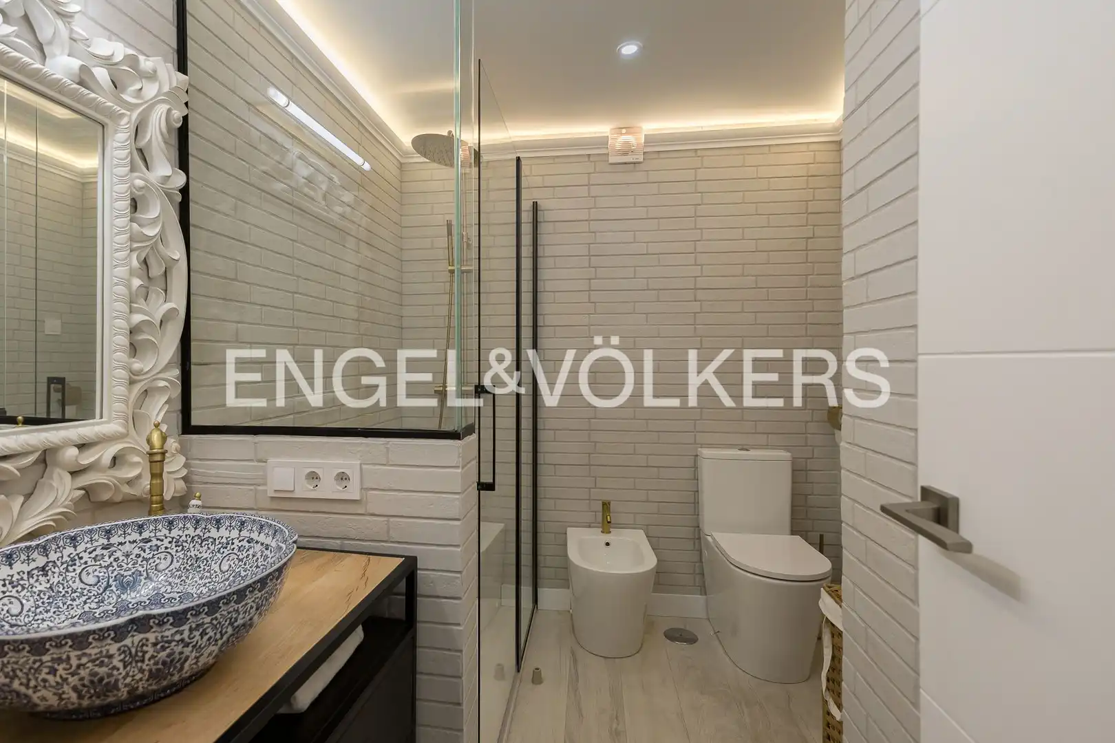 Badezimmer von Wohnung zum Verkauf in Madrid mit Heizung