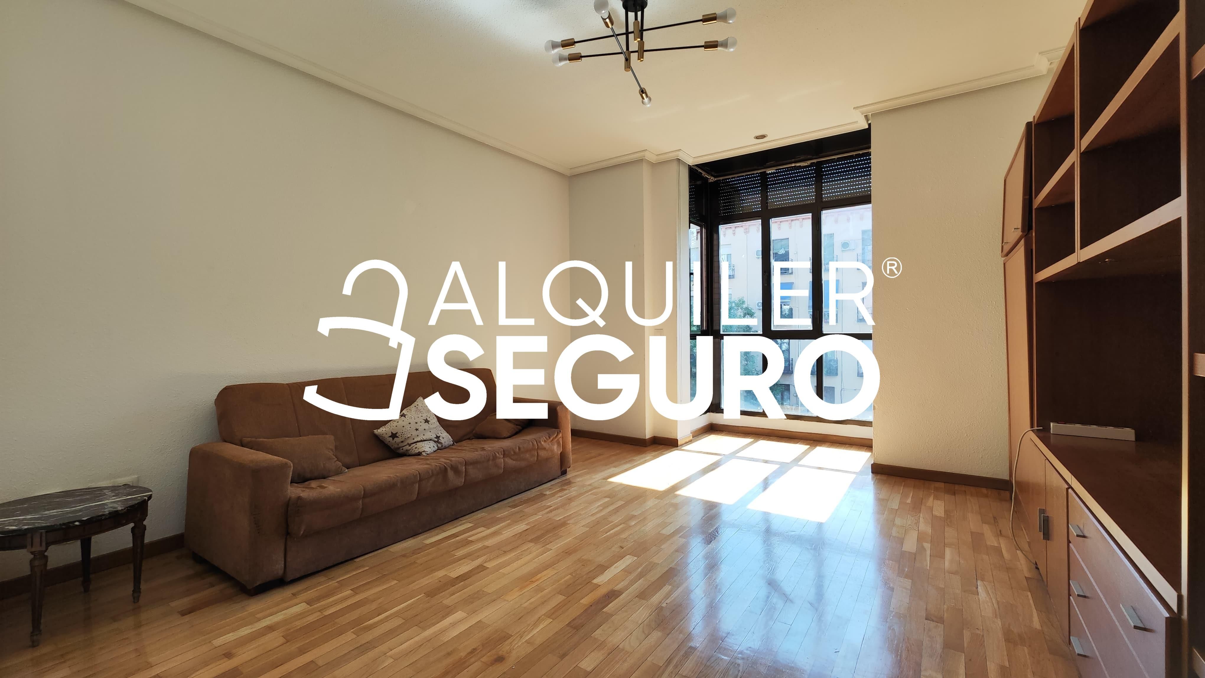 Sala d'estar de Estudi de lloguer en  Madrid Capital amb Aire condicionat i Moblat