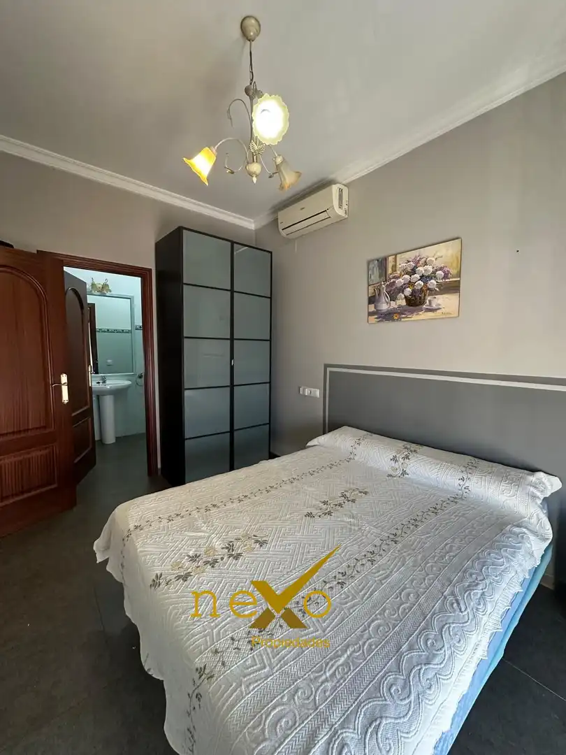 Habitación de Apartamento en venta en Carmona con Aire acondicionado y Amueblado