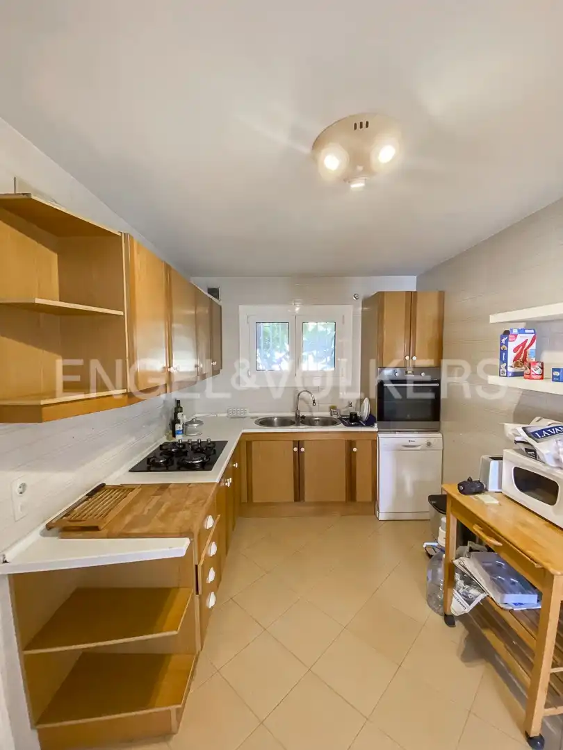 Cocina de Casa adosada de alquiler en Sitges con Calefacción, Jardín privado y Terraza
