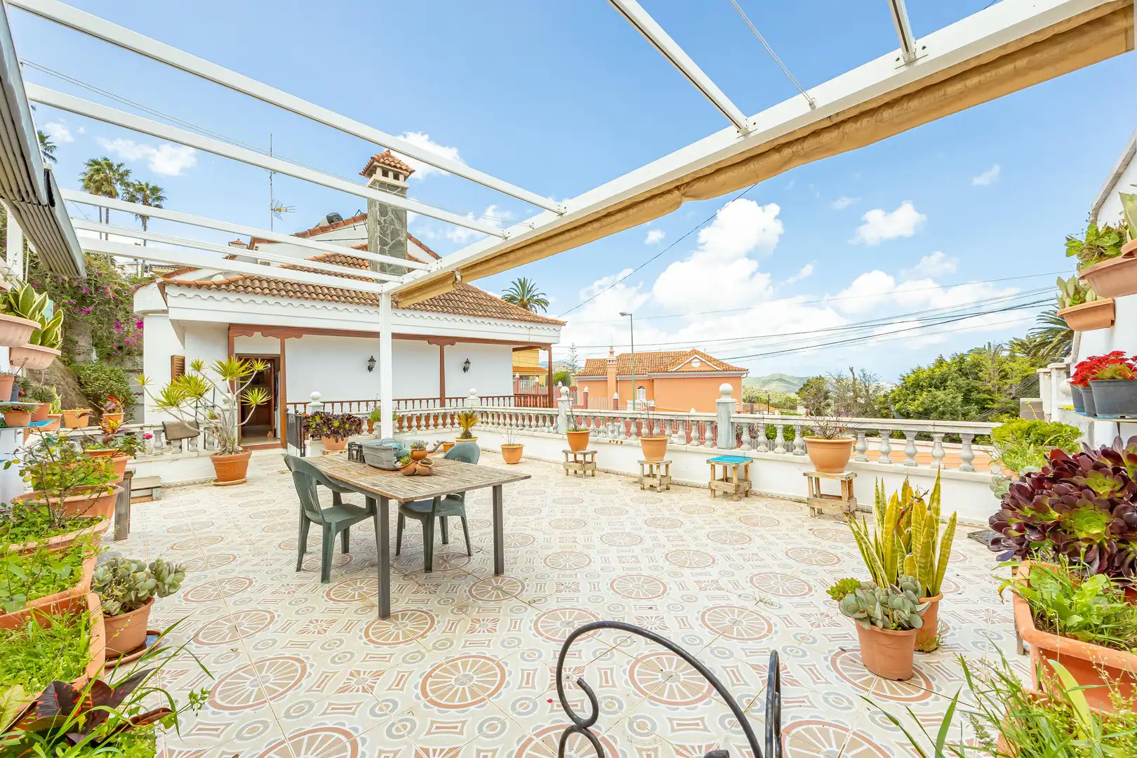 Terrassa de Casa o xalet en venda en Las Palmas de Gran Canaria amb Aire condicionat, Jardí privat i Terrassa
