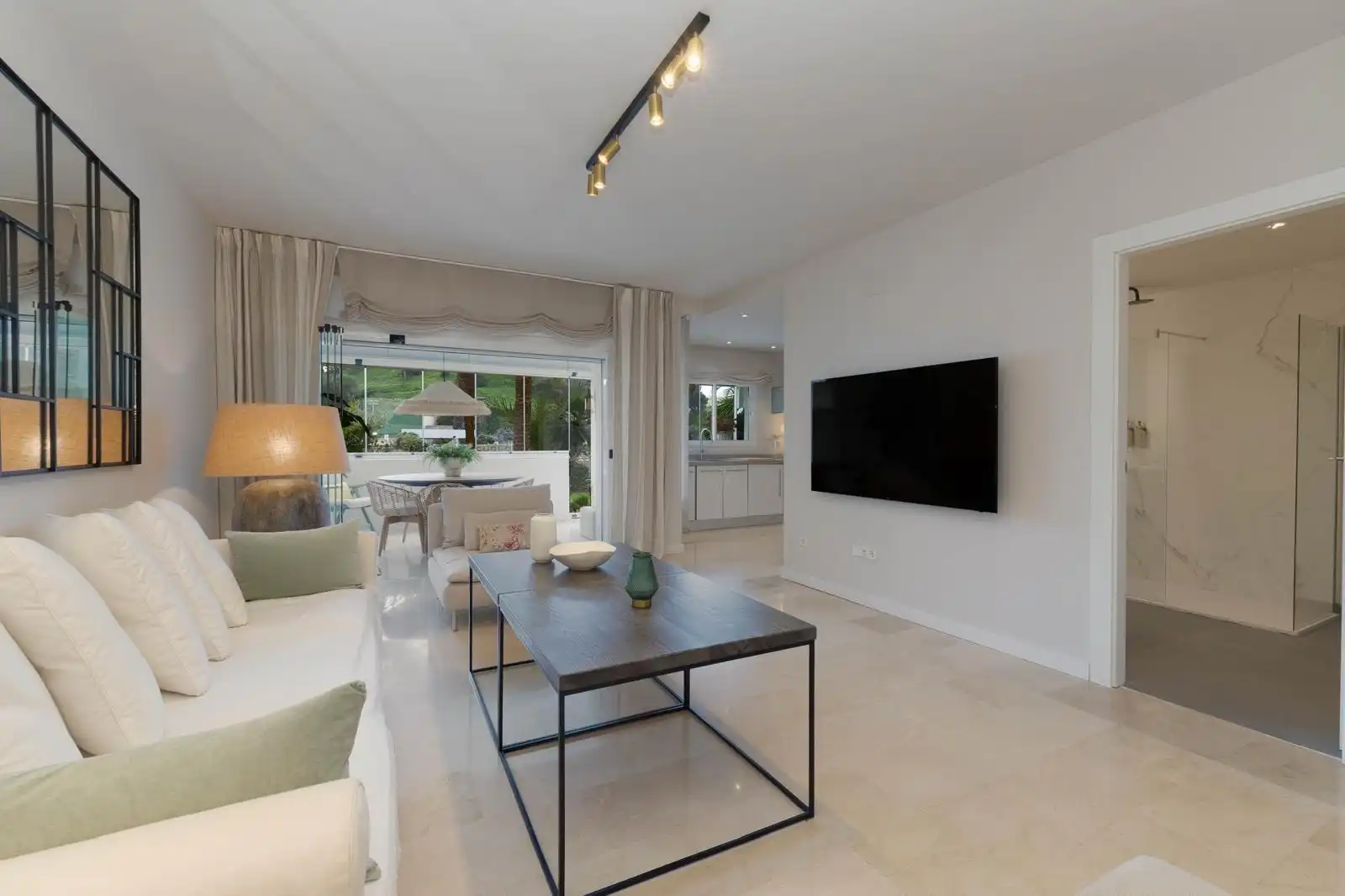 Sala d'estar de Planta baixa en venda en Fuengirola amb Aire condicionat, Calefacció i Moblat