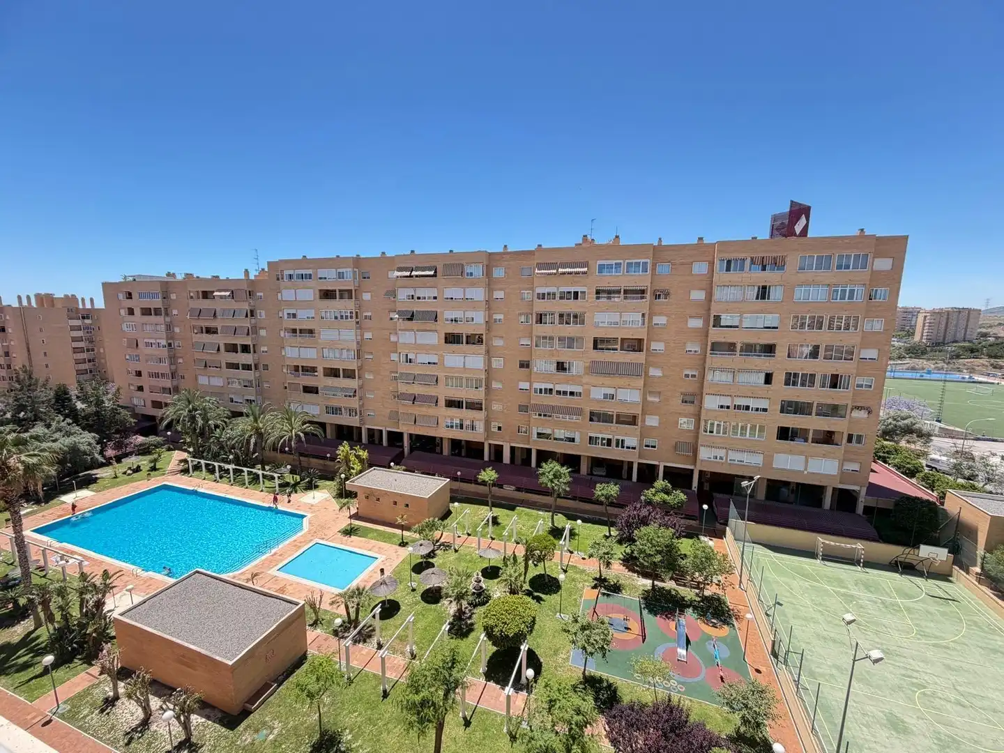 Vista exterior de Pis en venda en Alicante / Alacant amb Aire condicionat i Piscina comunitària