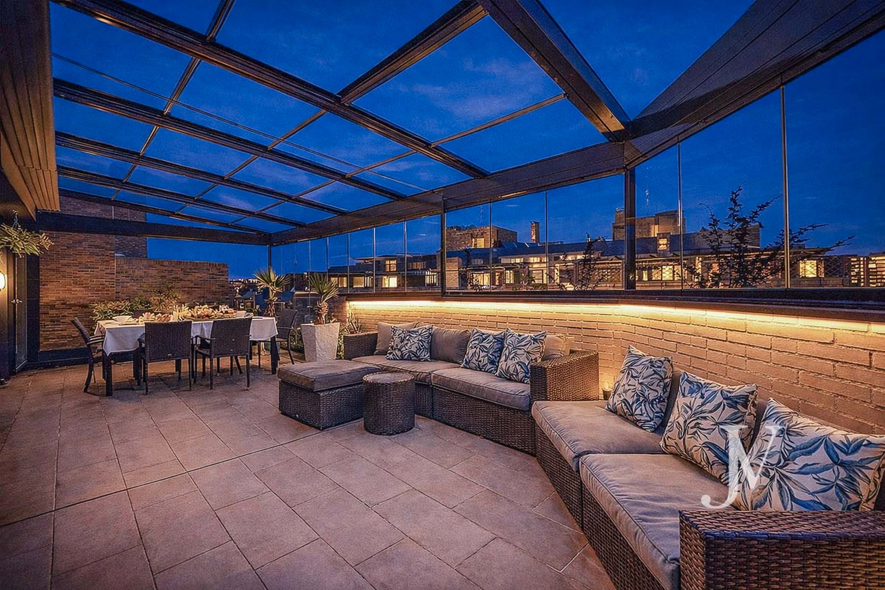 Terraza de Ático en venta en  Madrid Capital con Aire acondicionado, Calefacción y Jardín privado