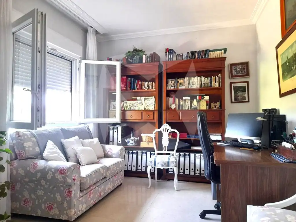 Sala d'estar de Casa adosada en venda en Badajoz amb Aire condicionat, Terrassa i Piscina