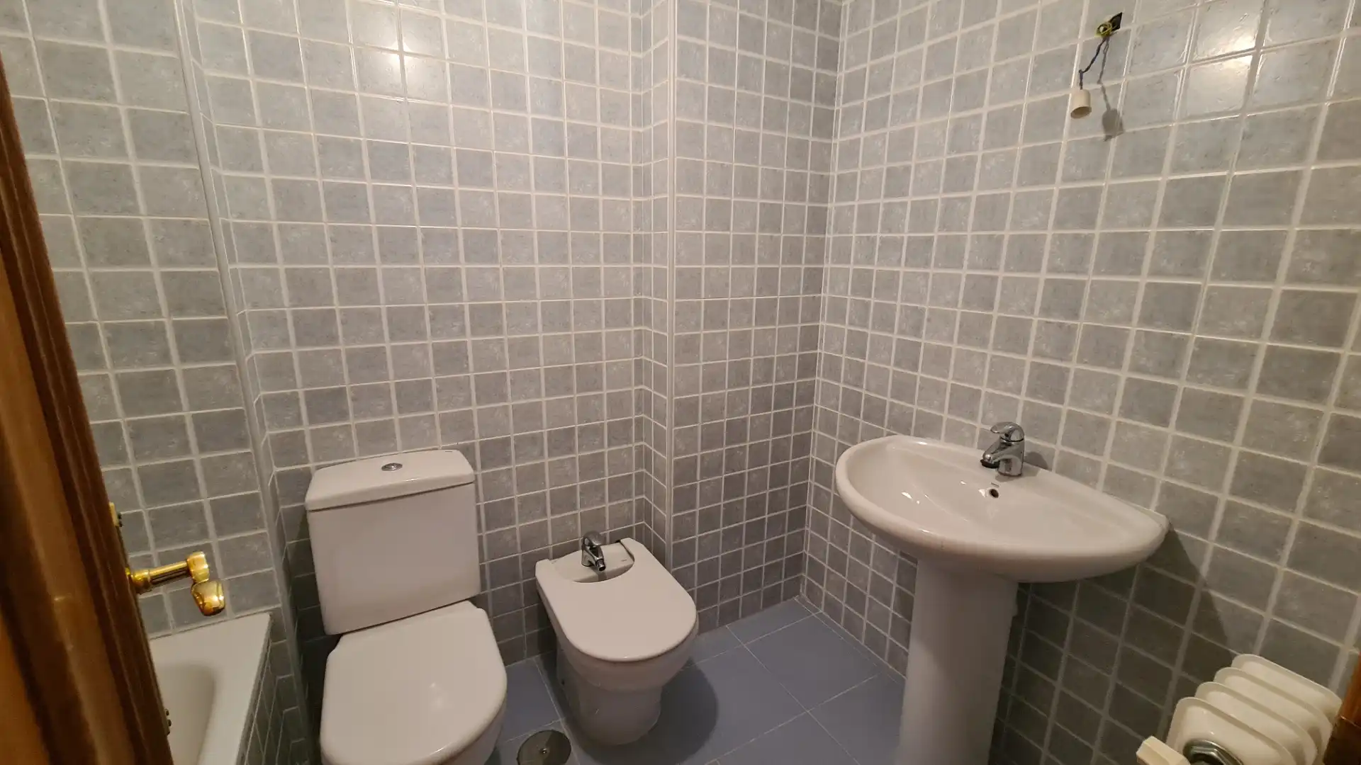 Bathroom of Apartments for sale in Zamora Capital   with Heating, Parquet flooring and Storage room