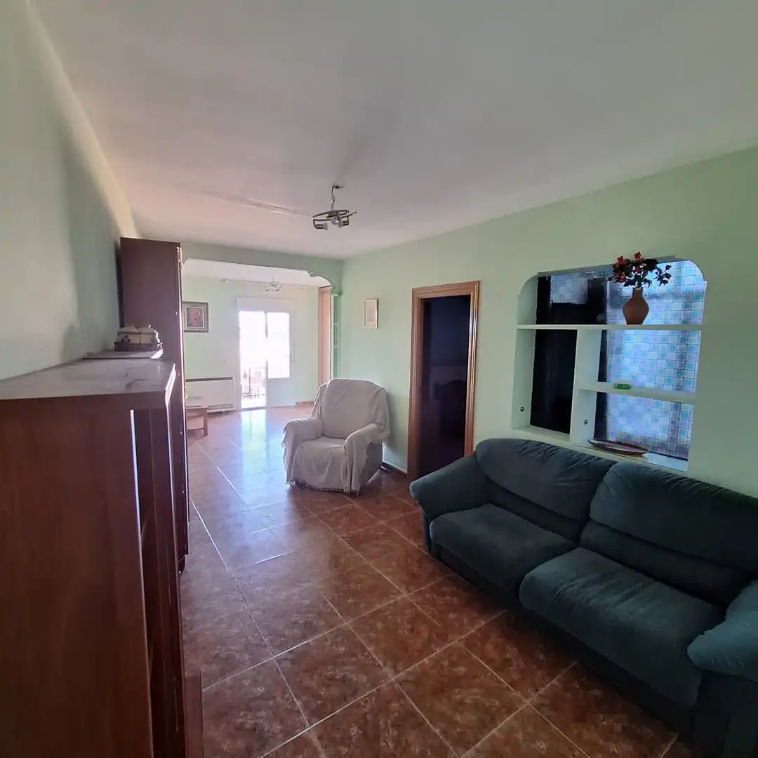 Sala d'estar de Pis en venda en Íscar amb Calefacció, Terrassa i Moblat