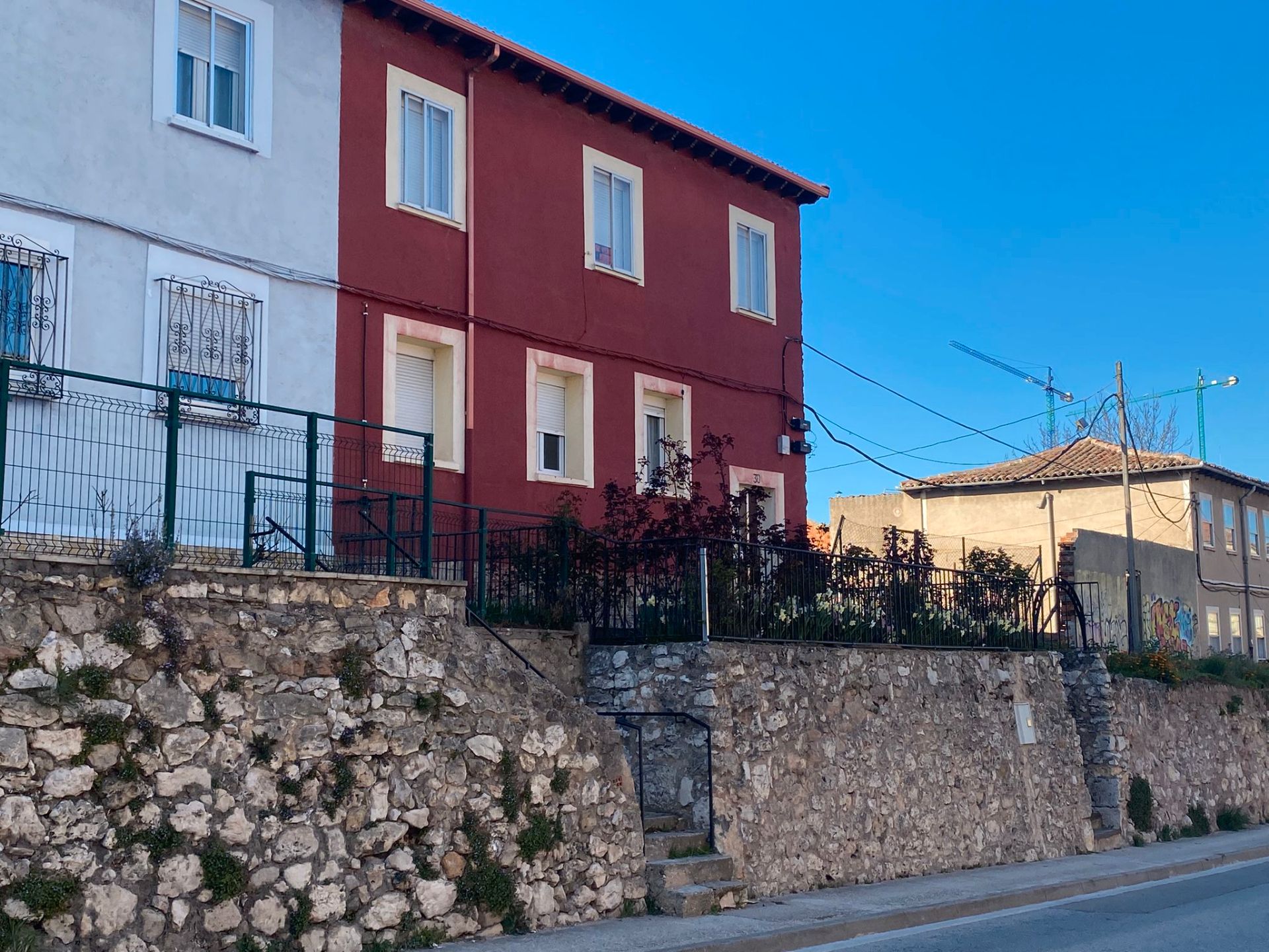 Vista exterior de Pis en venda en Burgos Capital amb Calefacció, Jardí privat i Terrassa