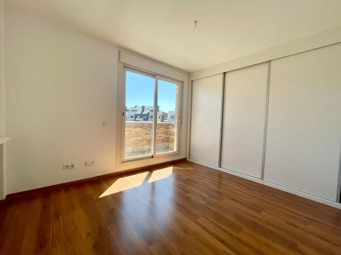 Habitación de Casa adosada de alquiler en Majadahonda con Aire acondicionado, Calefacción y Jardín privado